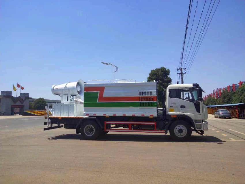 2019新款2-20吨东风绿化洒水车 带雾炮的洒水车