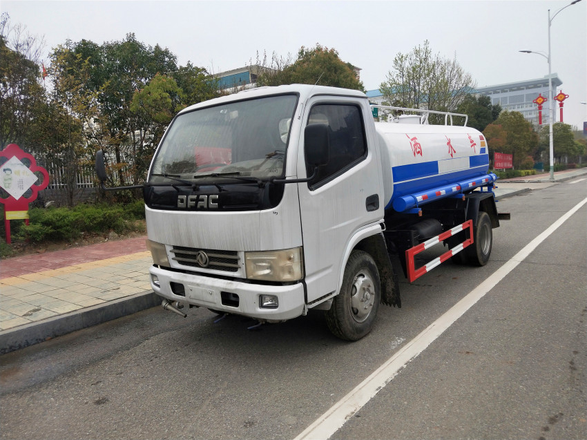 3吨洒水车--可上蓝牌的环卫洒水车