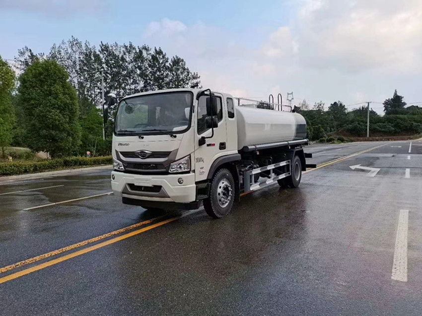 程力装水15吨洒水车价格报价-福田15方洒水车厂家-湖北盈通
