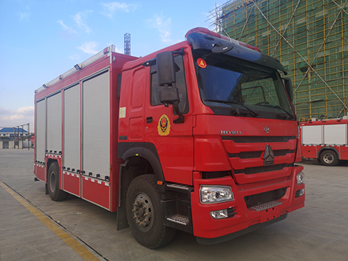 程力威牌CLW5140TXFQC200/HW型器材消防车