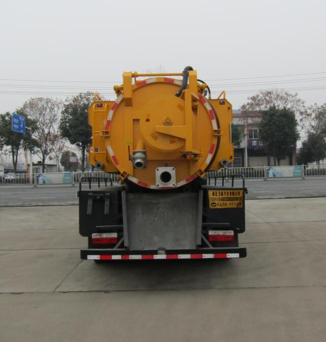 中汽力威牌HLW5122GQWEQ6型清洗吸污车