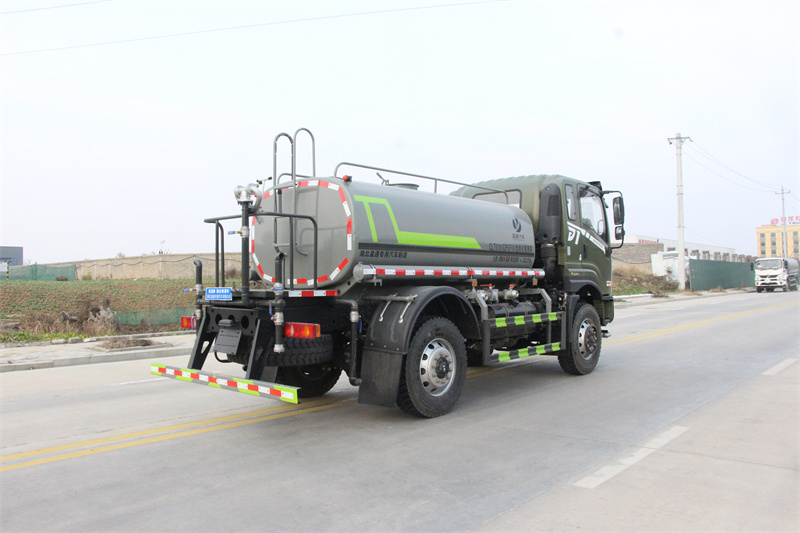 东风四驱动5方洒水车-沙漠5方专用洒水车
