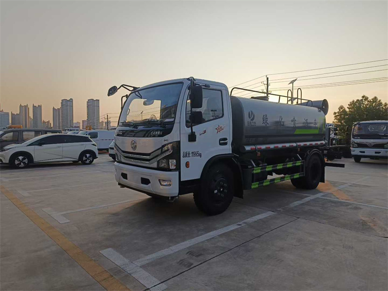 东风多利卡9.3方雾炮洒水车-东风9方洒水车产品规格型号